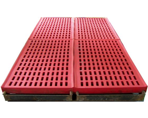 Wear-resistant rubber screen deck